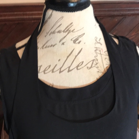 Lovely gap black tank with a fun neck tie - Picture 2 of 6